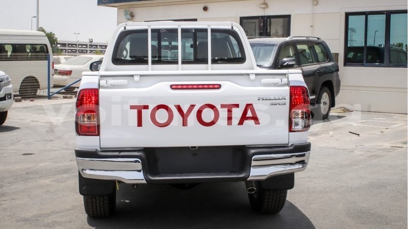 Big with watermark toyota hilux estuaire import dubai 5725