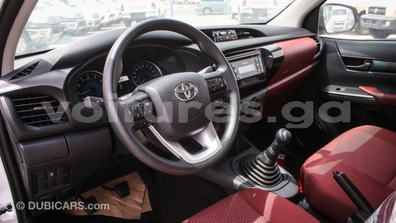 Big with watermark toyota hilux estuaire import dubai 5726