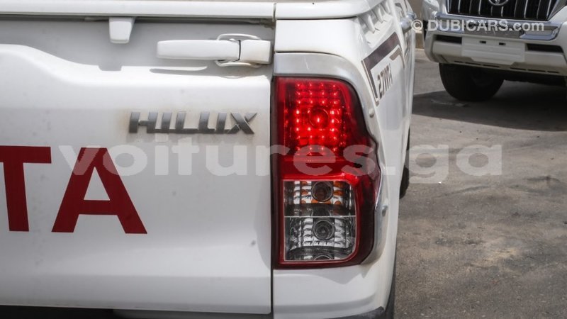 Big with watermark toyota hilux estuaire import dubai 5726