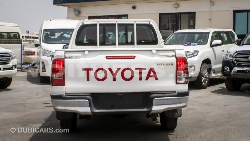 Big with watermark toyota hilux estuaire import dubai 5726