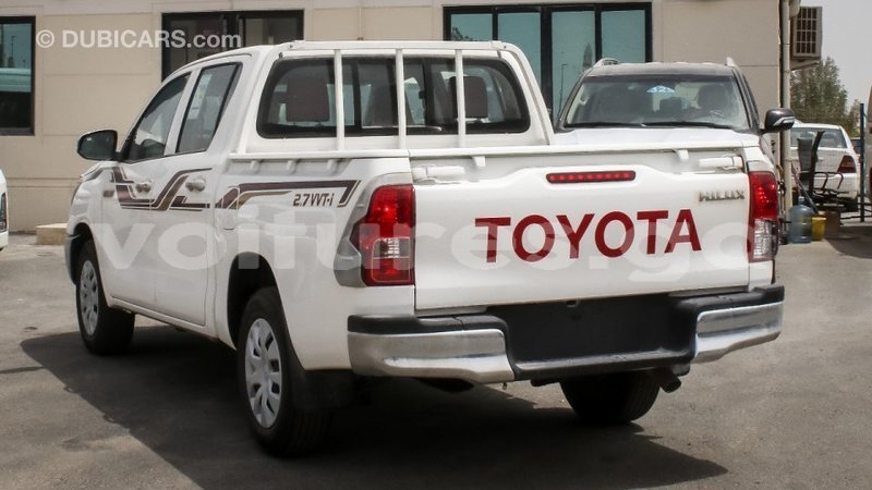 Big with watermark toyota hilux estuaire import dubai 5726