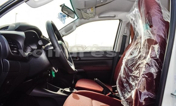 Acheter Import Voiture Toyota Hilux Blanc à Import - Dubai, Estuaire Acheter Import Voiture Toyota Hilux Blanc à Import - Dubai, Estuaire