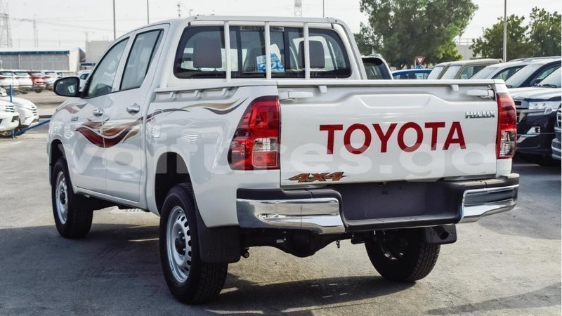 Big with watermark toyota hilux estuaire import dubai 5728