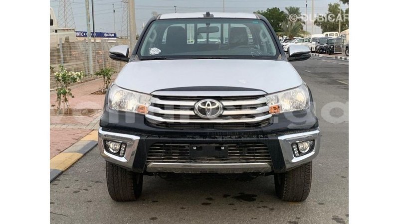 Big with watermark toyota hilux estuaire import dubai 5733