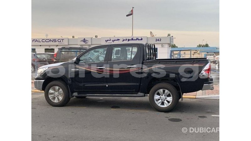 Big with watermark toyota hilux estuaire import dubai 5733
