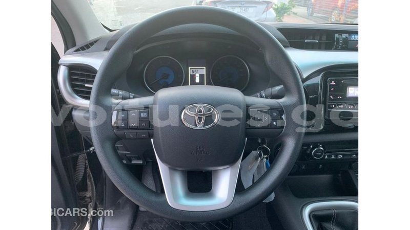 Big with watermark toyota hilux estuaire import dubai 5733