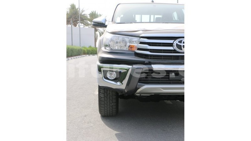 Big with watermark toyota hilux estuaire import dubai 5736