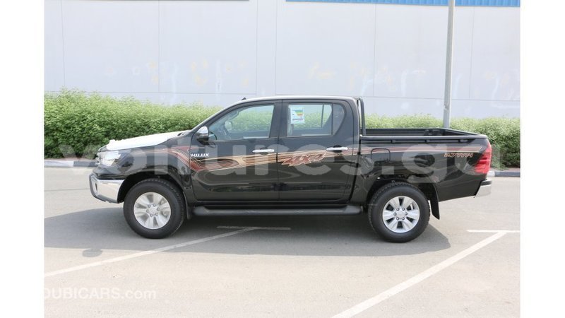 Big with watermark toyota hilux estuaire import dubai 5736