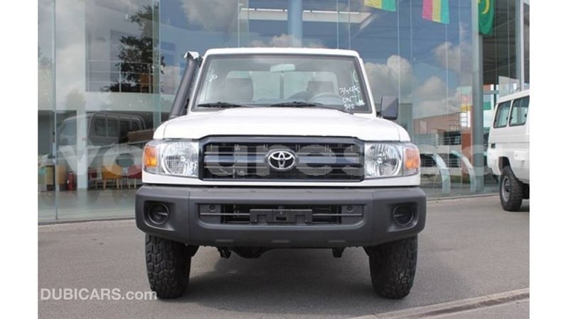 Big with watermark toyota land cruiser estuaire import dubai 5737
