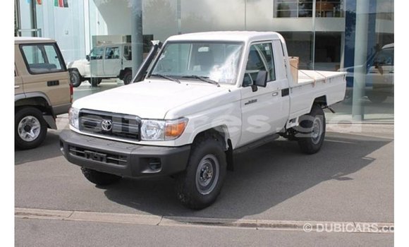 Acheter Import Voiture Toyota Land Cruiser Blanc à Import - Dubai, Estuaire Acheter Import Voiture Toyota Land Cruiser Blanc à Import - Dubai, Estuaire