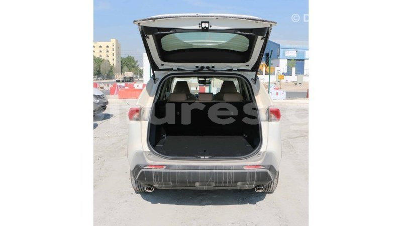 Big with watermark toyota hiace estuaire import dubai 5740