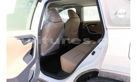 Acheter Import Utilitaire Toyota HiAce Blanc à Import - Dubai, Estuaire Acheter Import Utilitaire Toyota HiAce Blanc à Import - Dubai, Estuaire