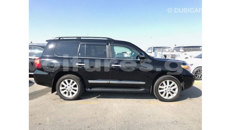 Big with watermark toyota land cruiser estuaire import dubai 5743