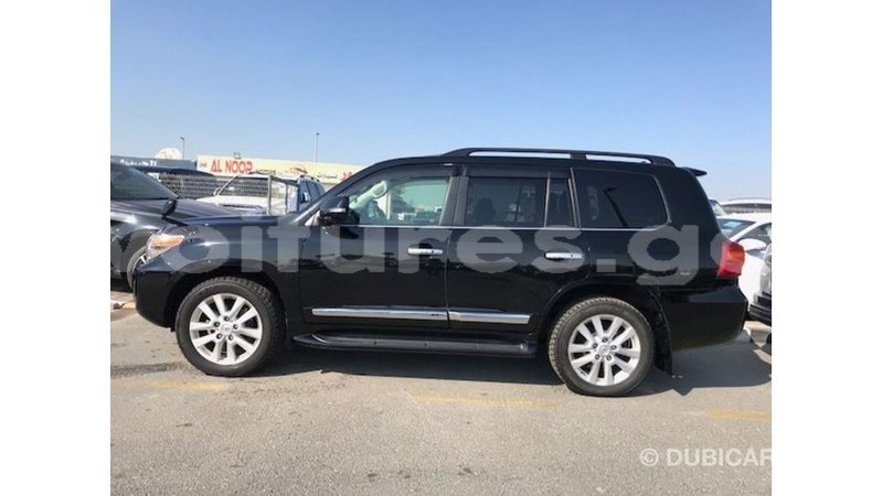 Big with watermark toyota land cruiser estuaire import dubai 5743