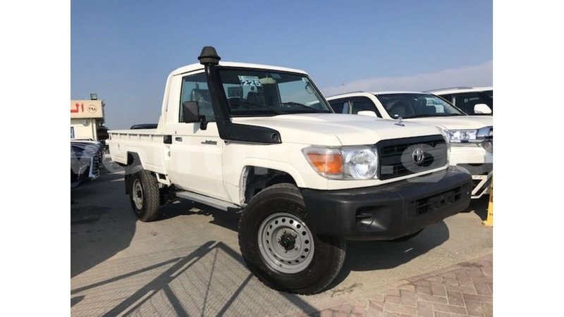 Big with watermark toyota land cruiser estuaire import dubai 5744