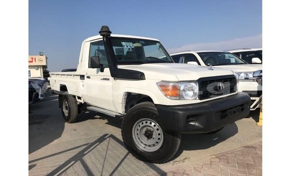 Buy Import Toyota Land Cruiser White Car in Import - Dubai in Estuary Buy Import Toyota Land Cruiser White Car in Import - Dubai in Estuary