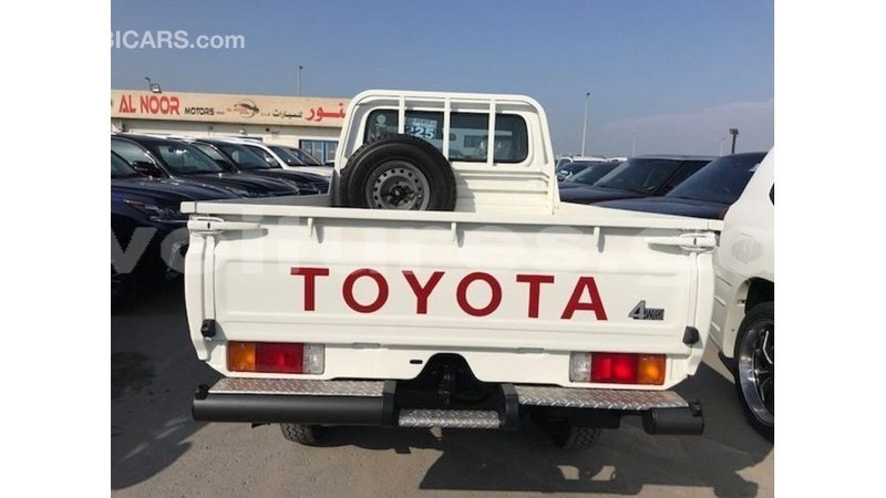 Big with watermark toyota land cruiser estuaire import dubai 5744