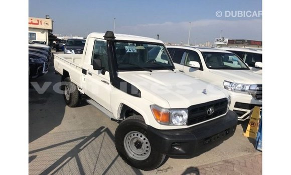 Buy Import Toyota Land Cruiser White Car in Import - Dubai in Estuary Buy Import Toyota Land Cruiser White Car in Import - Dubai in Estuary