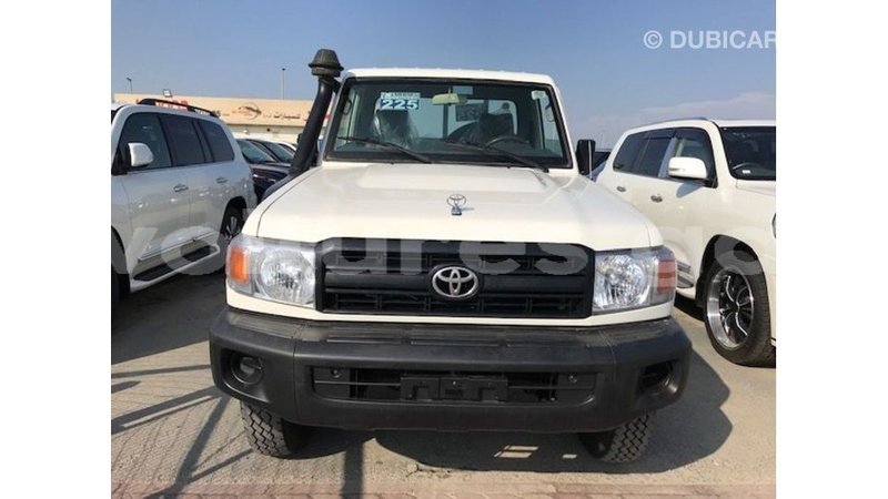 Big with watermark toyota land cruiser estuaire import dubai 5744