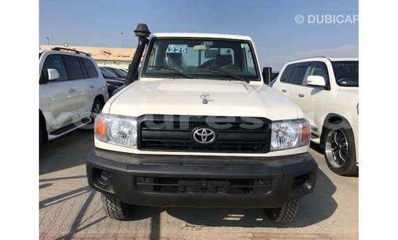 Buy Import Toyota Land Cruiser White Car in Import - Dubai in Estuary Buy Import Toyota Land Cruiser White Car in Import - Dubai in Estuary