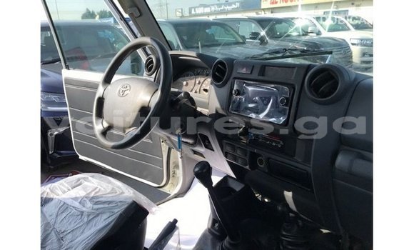 Buy Import Toyota Land Cruiser White Car in Import - Dubai in Estuary Buy Import Toyota Land Cruiser White Car in Import - Dubai in Estuary