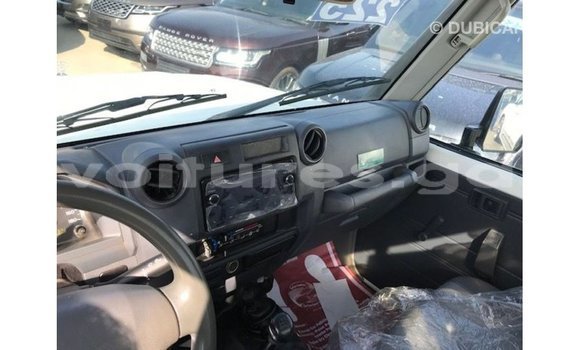 Buy Import Toyota Land Cruiser White Car in Import - Dubai in Estuary Buy Import Toyota Land Cruiser White Car in Import - Dubai in Estuary