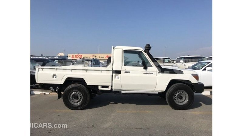 Big with watermark toyota land cruiser estuaire import dubai 5744