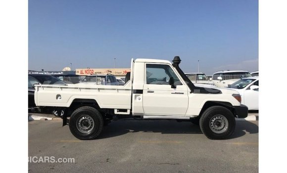 Buy Import Toyota Land Cruiser White Car in Import - Dubai in Estuary Buy Import Toyota Land Cruiser White Car in Import - Dubai in Estuary