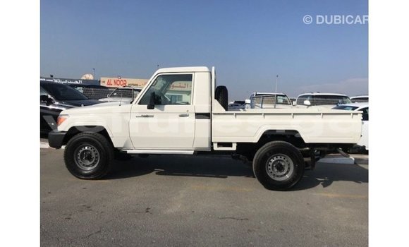 Buy Import Toyota Land Cruiser White Car in Import - Dubai in Estuary Buy Import Toyota Land Cruiser White Car in Import - Dubai in Estuary