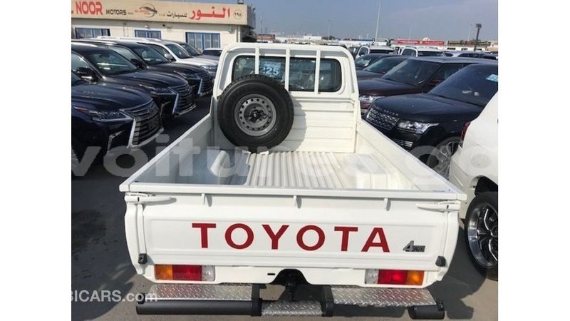 Big with watermark toyota land cruiser estuaire import dubai 5744