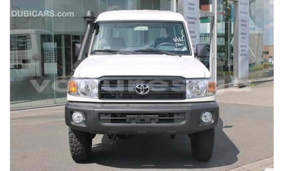 Acheter Import Voiture Toyota Land Cruiser Blanc à Import - Dubai, Estuaire Acheter Import Voiture Toyota Land Cruiser Blanc à Import - Dubai, Estuaire