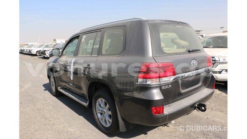 Big with watermark toyota land cruiser estuaire import dubai 5750