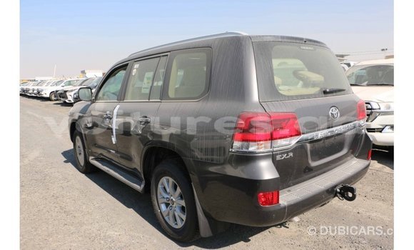 Acheter Import Voiture Toyota Land Cruiser Noir à Import - Dubai, Estuaire Acheter Import Voiture Toyota Land Cruiser Noir à Import - Dubai, Estuaire