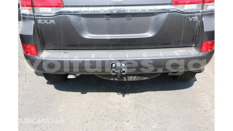 Big with watermark toyota land cruiser estuaire import dubai 5750