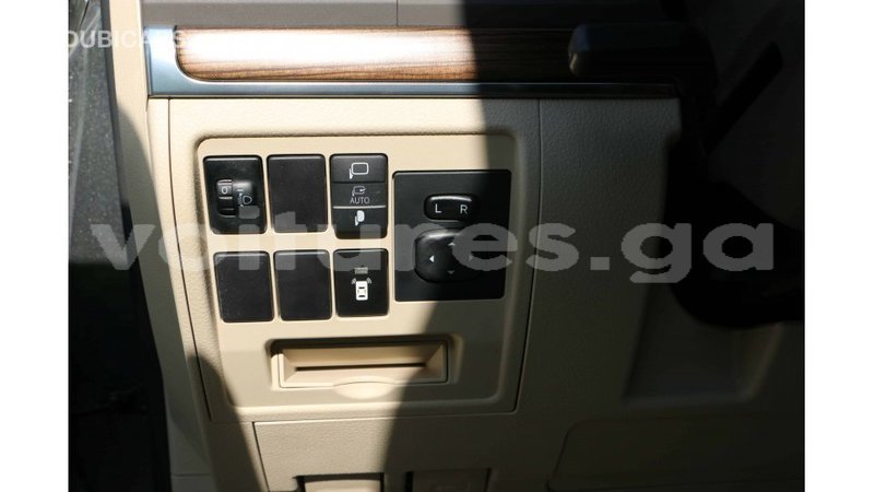 Big with watermark toyota land cruiser estuaire import dubai 5750