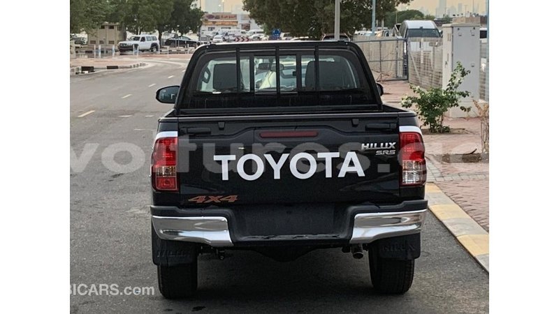 Big with watermark toyota hilux estuaire import dubai 5751