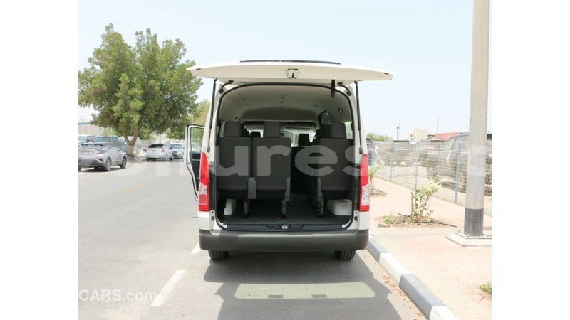 Big with watermark toyota hiace estuaire import dubai 5753