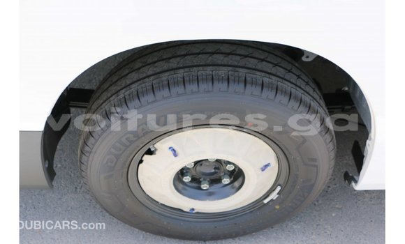 Acheter Import Voiture Toyota Hiace Blanc à Import - Dubai, Estuaire Acheter Import Voiture Toyota Hiace Blanc à Import - Dubai, Estuaire