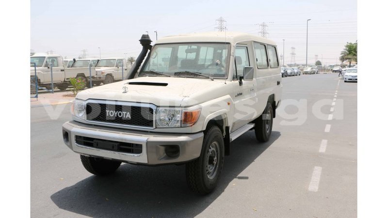 Big with watermark toyota land cruiser estuaire import dubai 5754