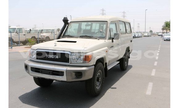 Acheter Import Voiture Toyota Land Cruiser Blanc à Import - Dubai, Estuaire Acheter Import Voiture Toyota Land Cruiser Blanc à Import - Dubai, Estuaire