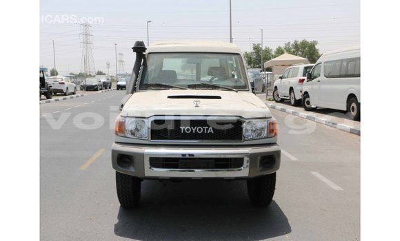 Acheter Import Voiture Toyota Land Cruiser Blanc à Import - Dubai, Estuaire Acheter Import Voiture Toyota Land Cruiser Blanc à Import - Dubai, Estuaire