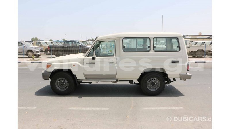 Big with watermark toyota land cruiser estuaire import dubai 5754