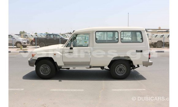 Acheter Import Voiture Toyota Land Cruiser Blanc à Import - Dubai, Estuaire Acheter Import Voiture Toyota Land Cruiser Blanc à Import - Dubai, Estuaire