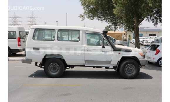 Acheter Import Voiture Toyota Land Cruiser Blanc à Import - Dubai, Estuaire Acheter Import Voiture Toyota Land Cruiser Blanc à Import - Dubai, Estuaire