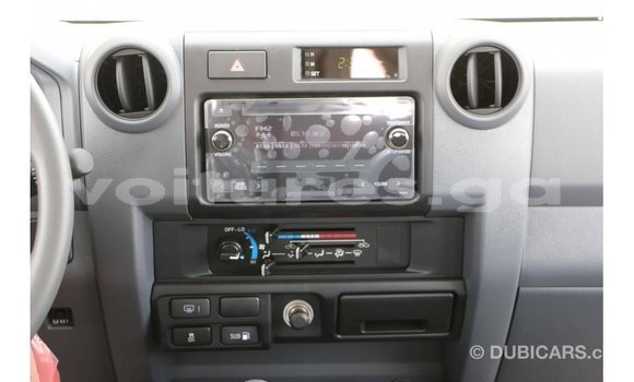 Acheter Import Voiture Toyota Land Cruiser Blanc à Import - Dubai, Estuaire Acheter Import Voiture Toyota Land Cruiser Blanc à Import - Dubai, Estuaire