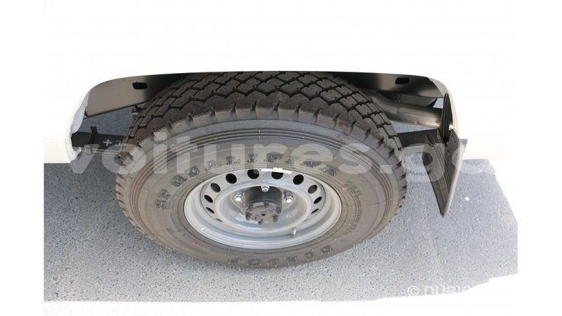 Big with watermark toyota land cruiser estuaire import dubai 5754