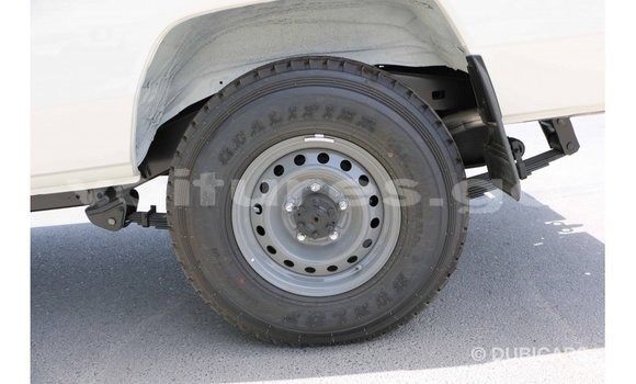Acheter Import Voiture Toyota Land Cruiser Blanc à Import - Dubai, Estuaire Acheter Import Voiture Toyota Land Cruiser Blanc à Import - Dubai, Estuaire