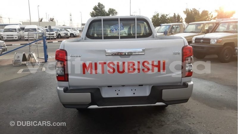 Big with watermark mitsubishi l200 estuaire import dubai 5755