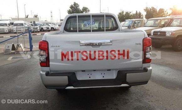 Acheter Import Voiture Mitsubishi L200 Blanc à Import - Dubai, Estuaire Acheter Import Voiture Mitsubishi L200 Blanc à Import - Dubai, Estuaire
