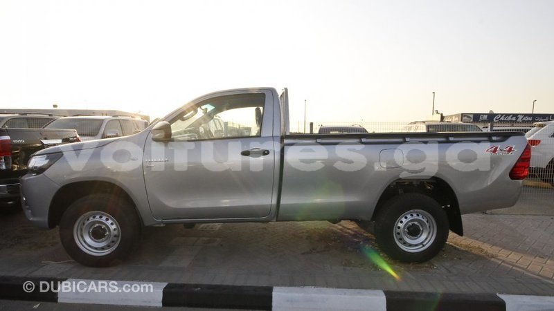 Big with watermark toyota hilux estuaire import dubai 5756